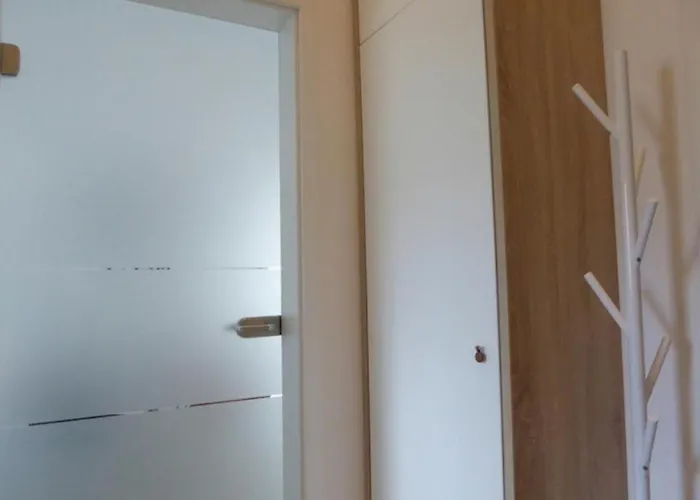 Toms Kajuete, Am Alten Deich 24 9